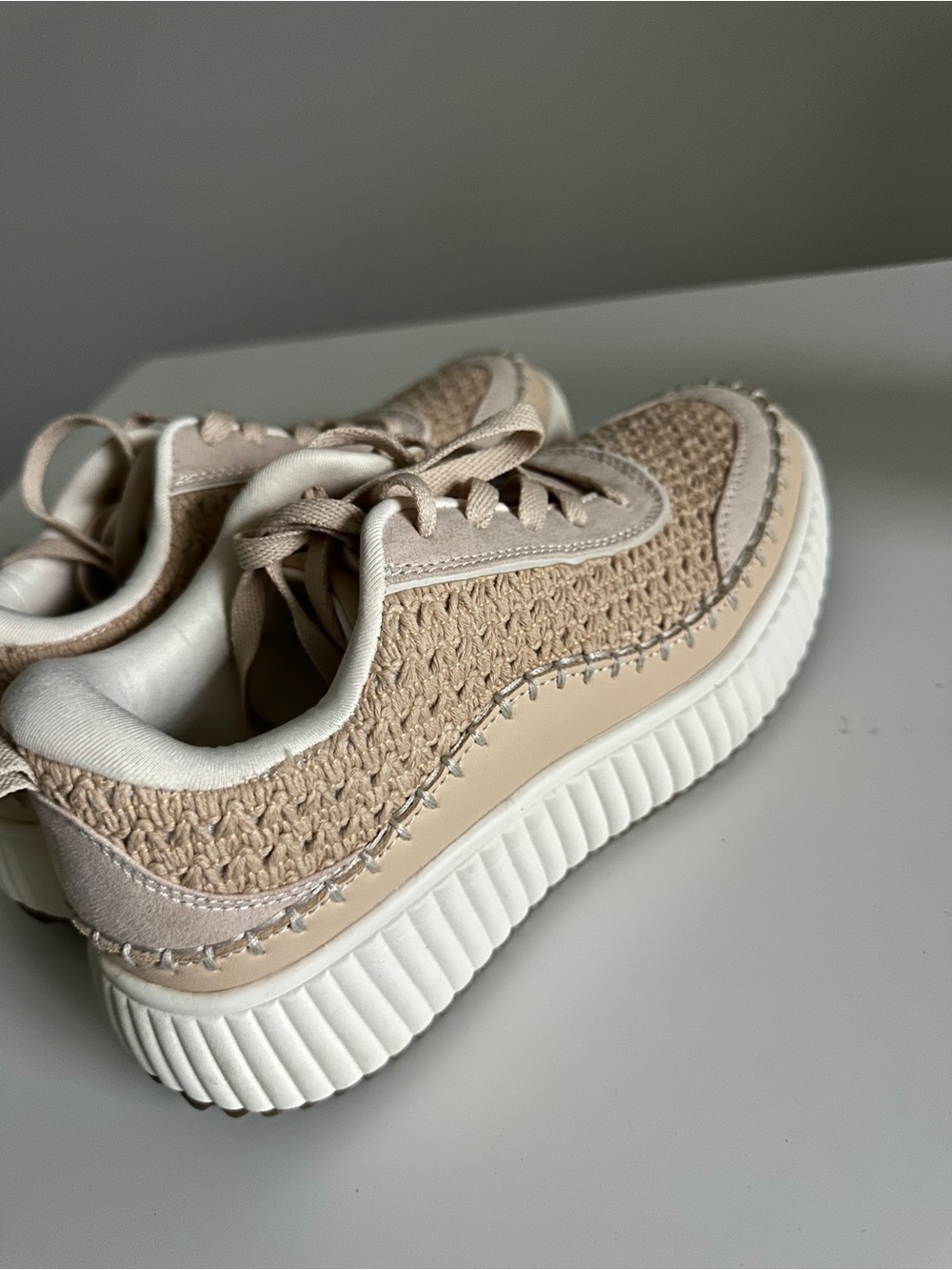 Dream Pairs Women’s Beige Crochet Platform Sneakers Lace-Up Size 6 Like New - Picture 2 of 15